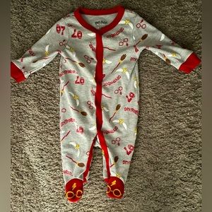 HARRY POTTER BABY FOOTED ONESIE